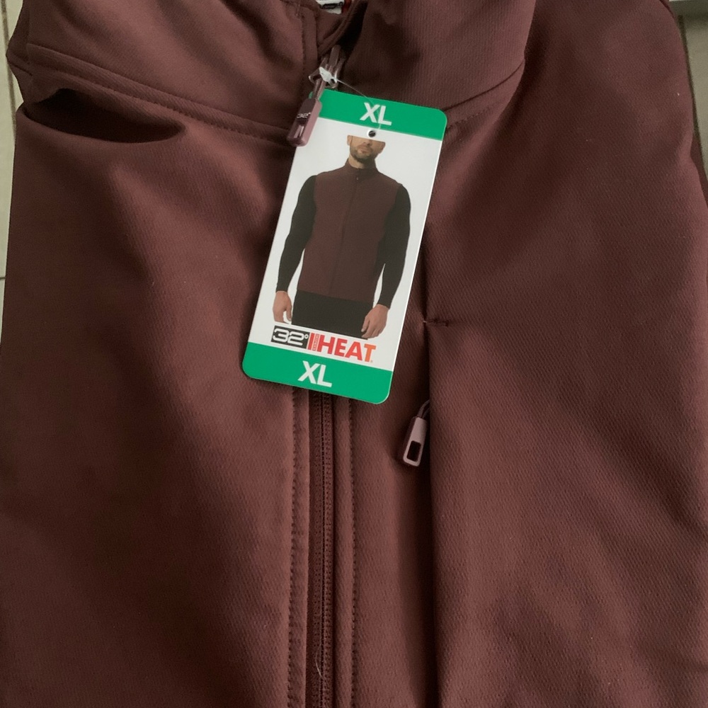 NWT Men's 32 degrees Heat Burgundy zip up Vest UPF 30+